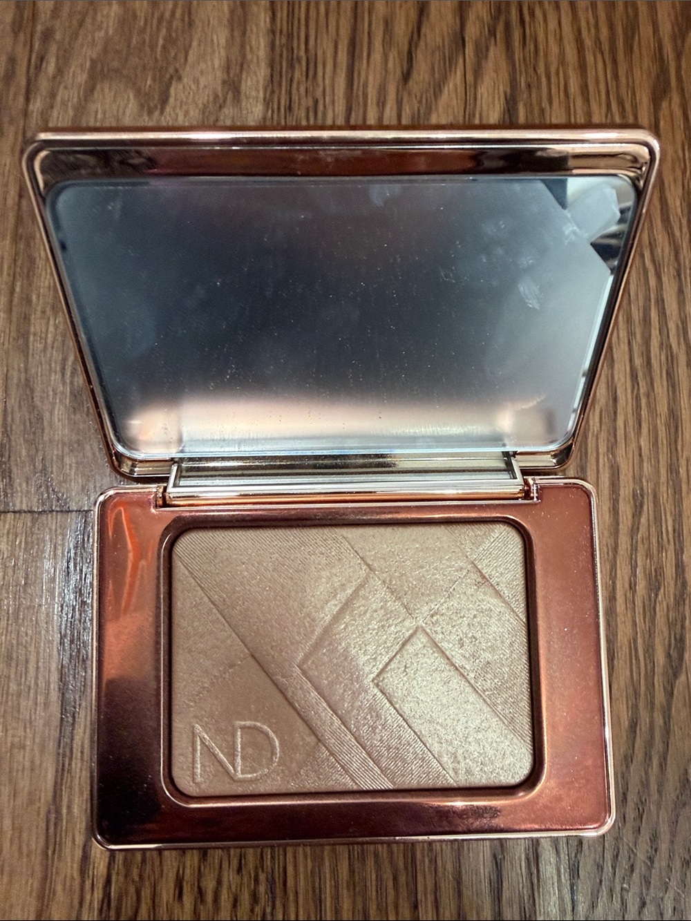 Natasha Denona I need a Nude Glow Highlighter
